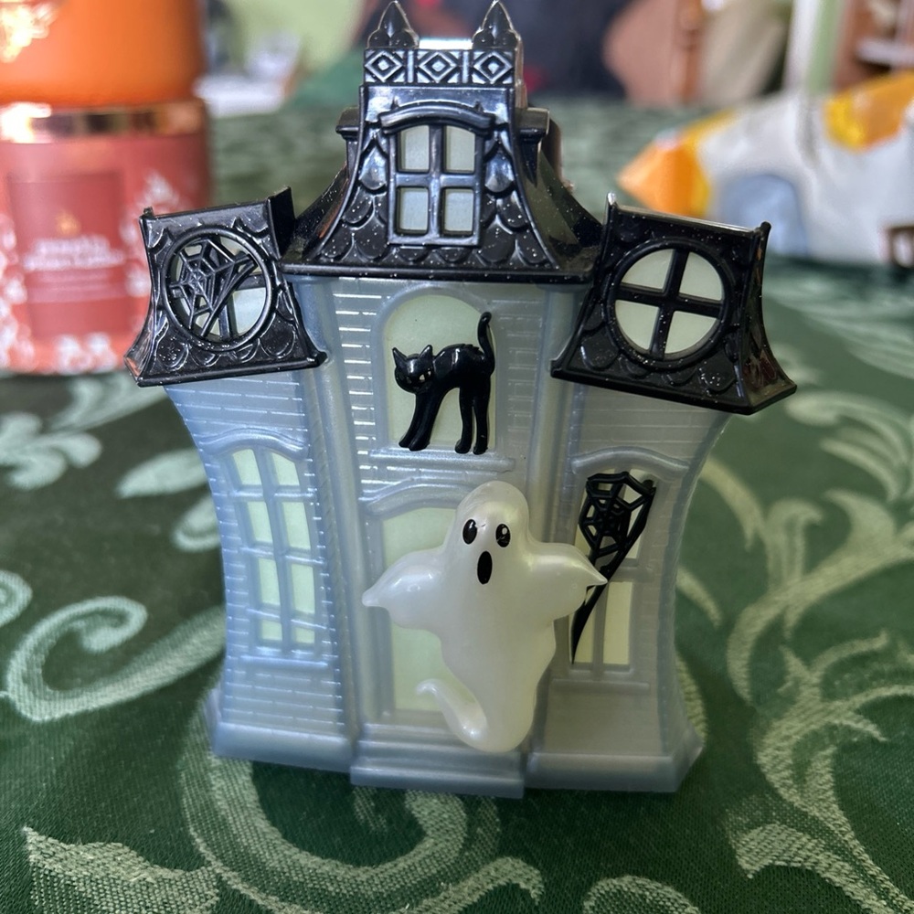 Haunted House Bath & Body Works plug in night light with Ghost and Cat